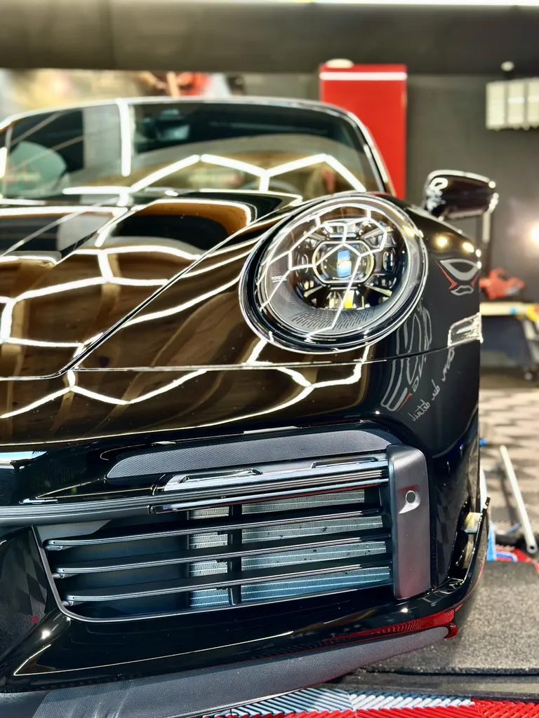 protection PPF automobile Lyon traitement céramique carosserie Porsche 992 Turbo S cabriolet 