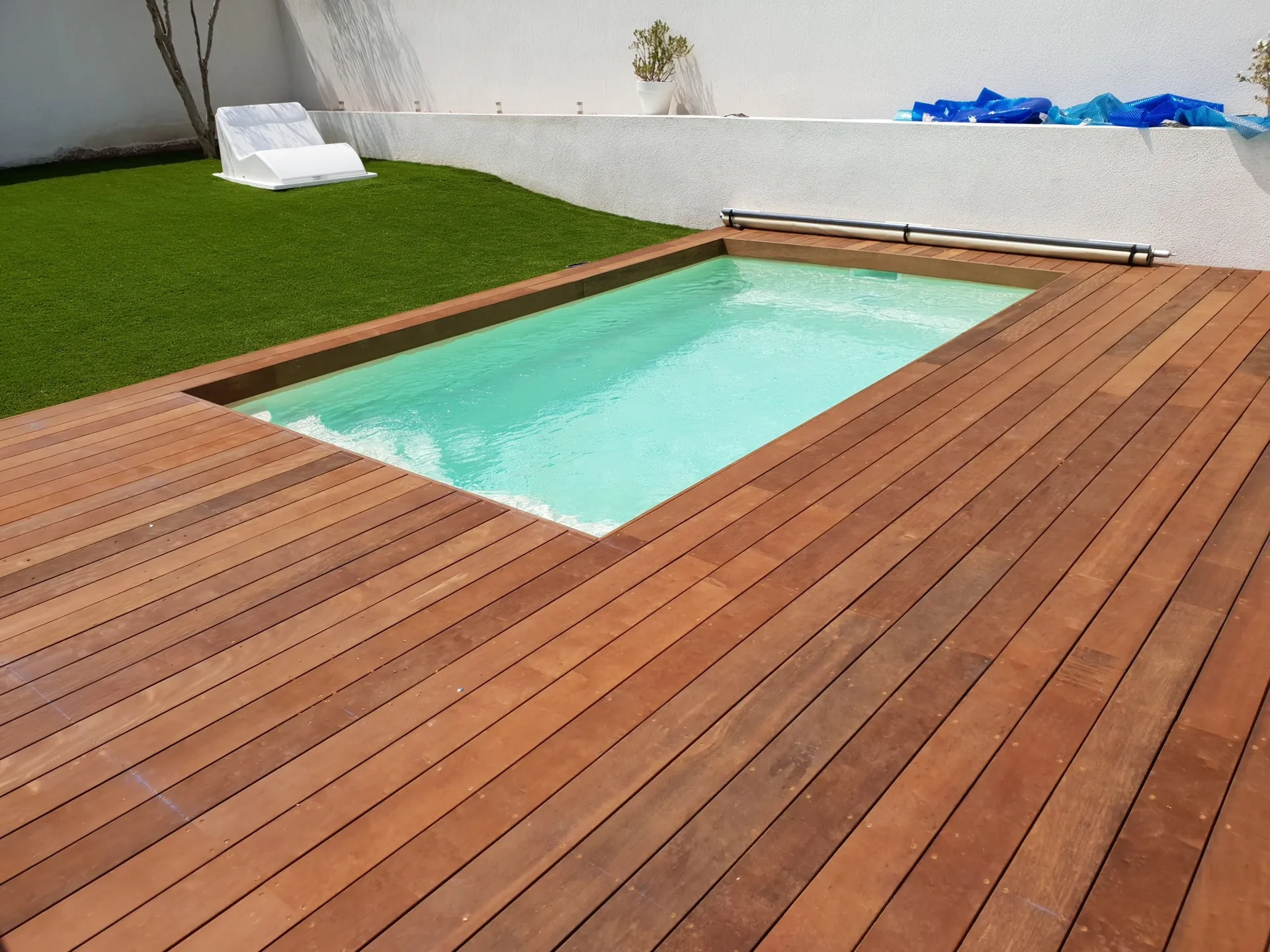 Tour de piscine en Itauba à Chateauneuf-les-Martigues
