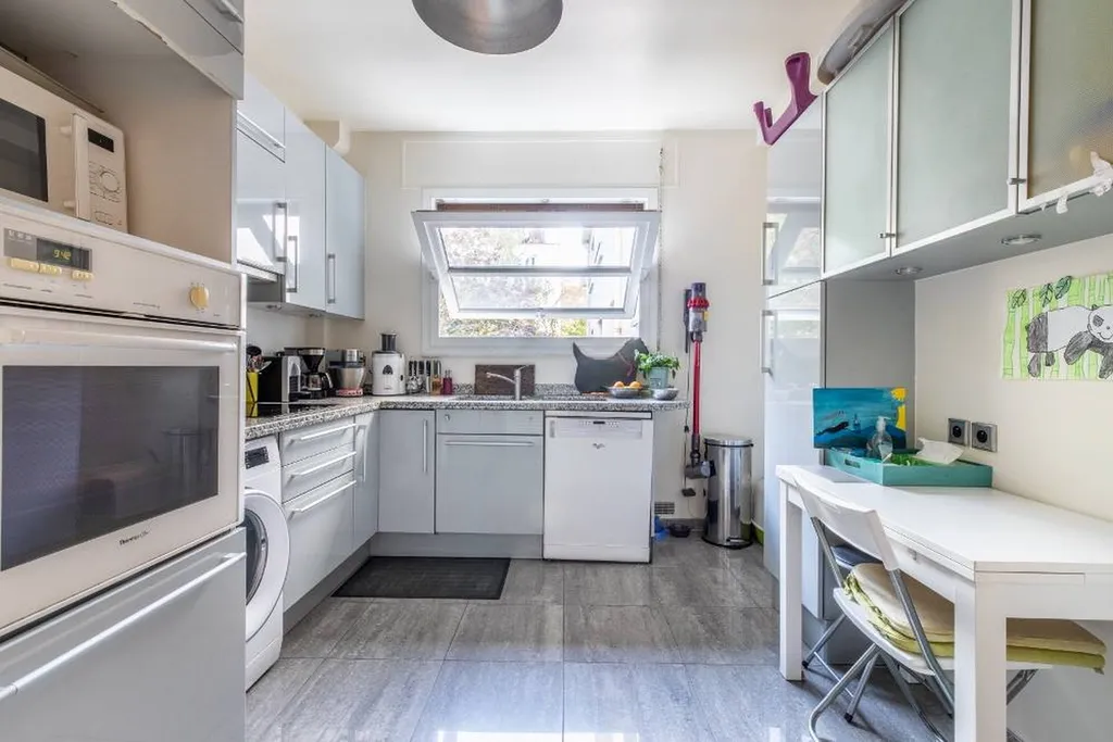 A vendre appartement avec cuisine séparée à Neuilly 92200