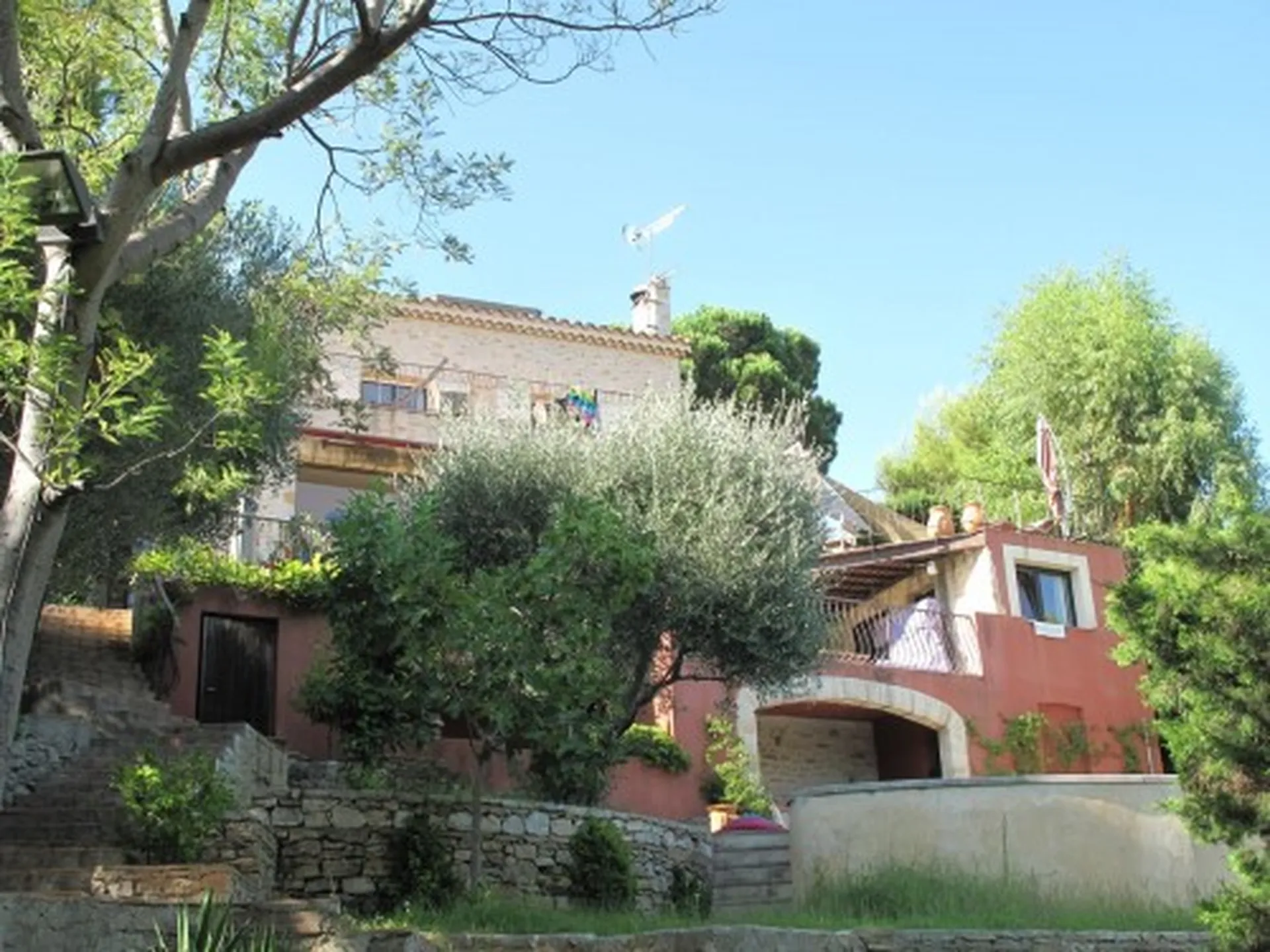 Exclusivité A vendre villa 6 Cassis bénéficiant d'une vue sur la mer + T2 indépendant