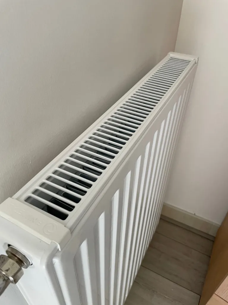 Dépannage plombier chauffagiste à Marcy l’étoile, fuite d’eau suite à un radiateur percé - remplacement d’un radiateur percé à Marcy L’étoile 