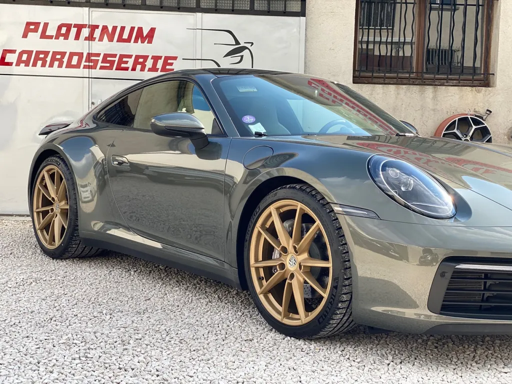 Réparation Carrosserie Porsche 992 Carrera Aubagne 13400 avec franchise offerte à Carnoux en Provence Platinum Carrosserie 