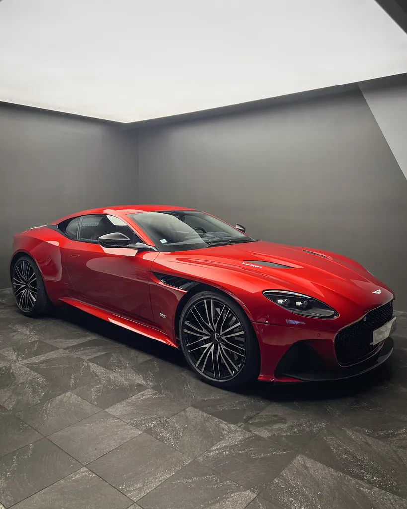 Sublimez votre Aston Martin Superleggera avec une préparation complète à la vente comprenant un lustrage brillance