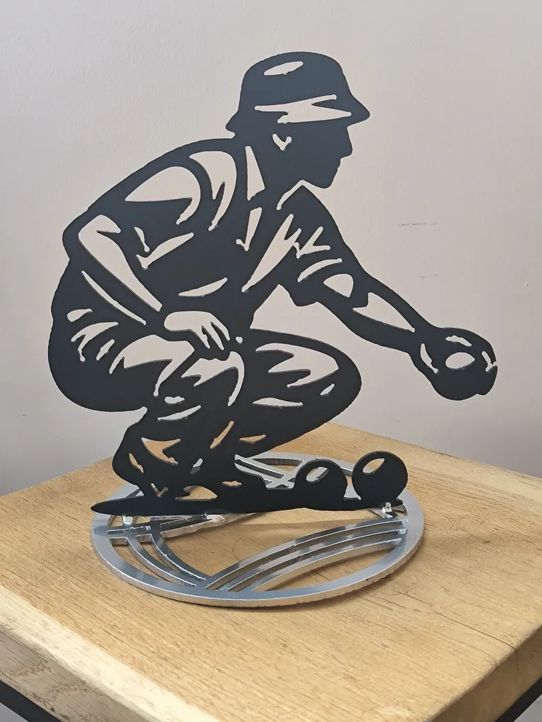Décoration métal pétanque – Silhouette joueur de pétanque en acier – Création artisanale à Villeneuve-de-Rivière (31, Occitanie) – Décor intérieur & extérieur – Livraison partout en France