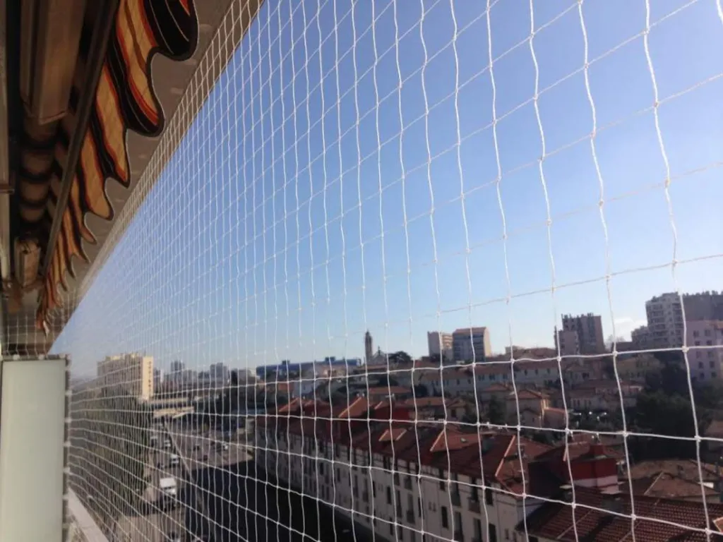 filet anti pigeon sur balcon marseille 13013