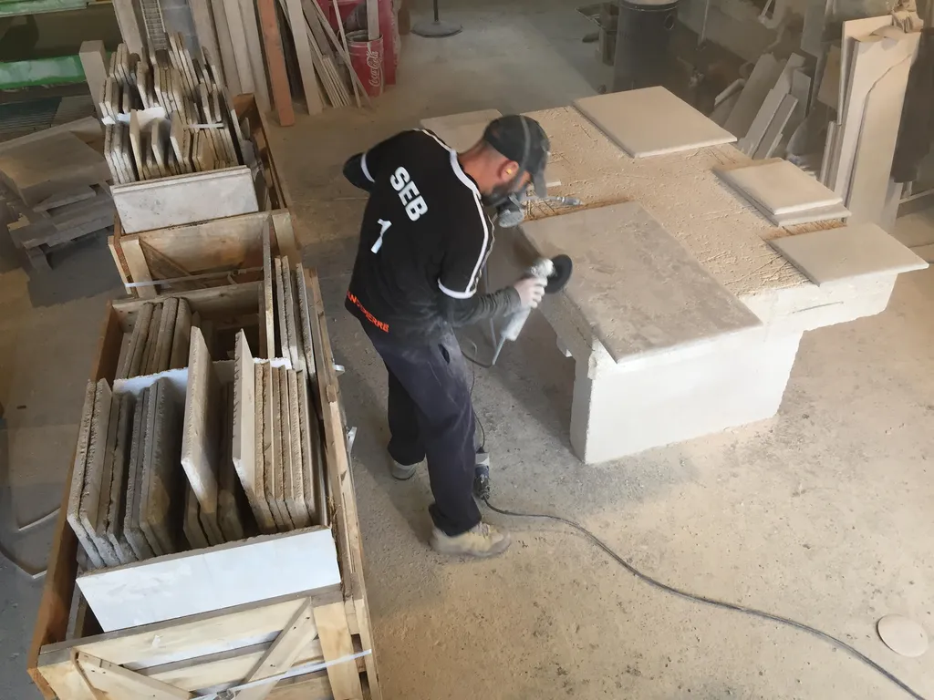 Tailleur de Pierre à Colombiers | Fabrication sur Mesure en Pierre Naturelle
