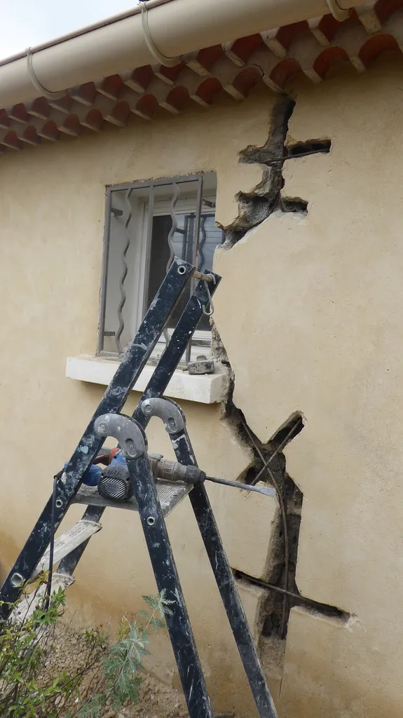 Réparation de fissures par agrafage et rénovation de maison après sécheresse pour sinistre et assurances à Cavaillon