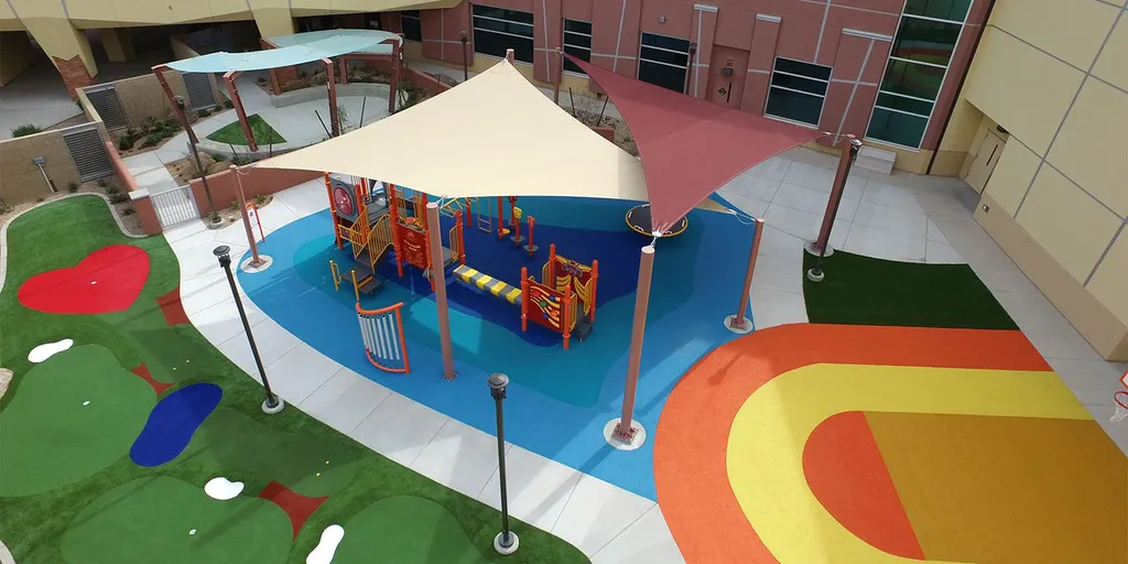 Voile d'ombrage lieu publique cannes 