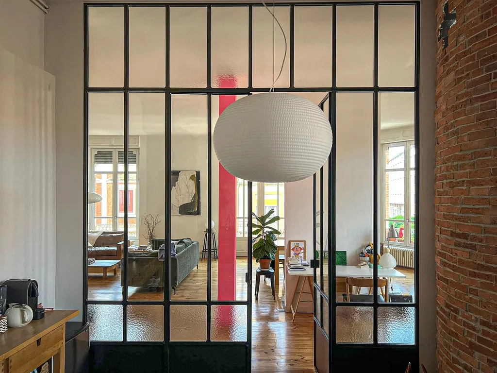 Création d'une verrière sur mesure pour un appartement au style éclectique au cœur de Touloue