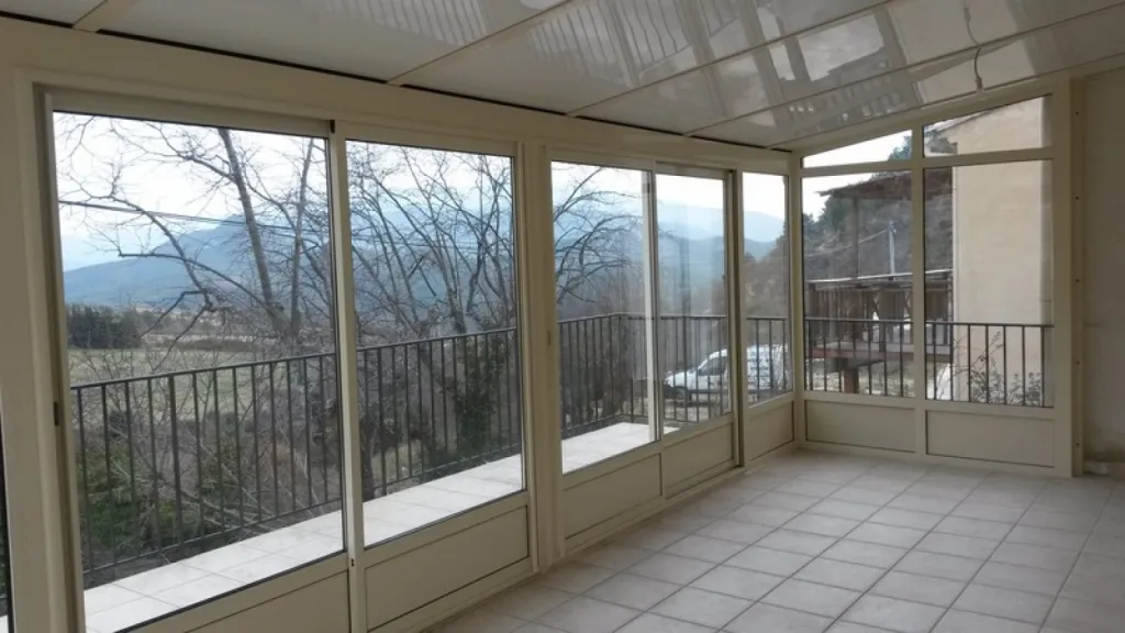 Pose et fabrication de vérandas sur-mesure drome