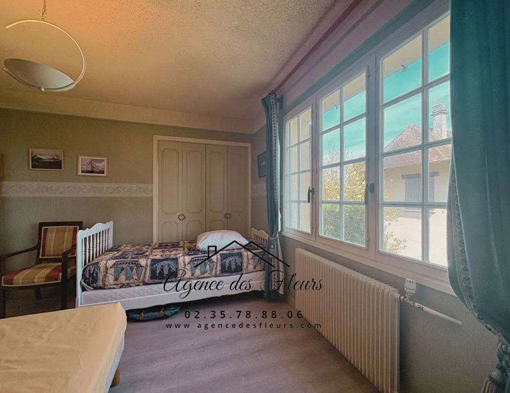 À SAISIR sur LA SAUSSAYE, Charmante maison 6 pièces de 127 m² sur un terrain de 868 m² .