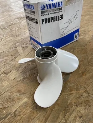 Hélice neuve Yamaha réf 63V-45952-10 disponible à Arzal dans le sud du Morbihan