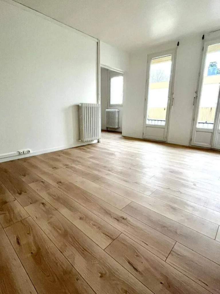 Situé au 01 rue Stendhal, ILE-LA-CROIX, à Rouen