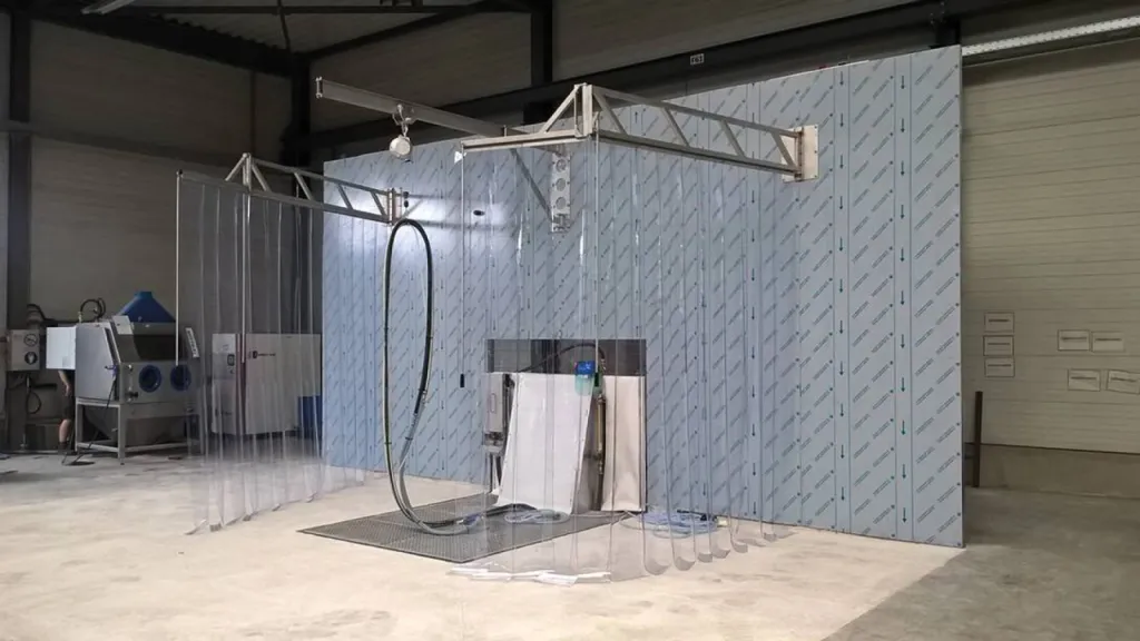 Installation traitement de surface inox en atelier à Lyon