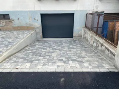 Pose de pavé à l'entrée d'une maison collective accès garage à Souffelweyersheim près de Reichstett. 