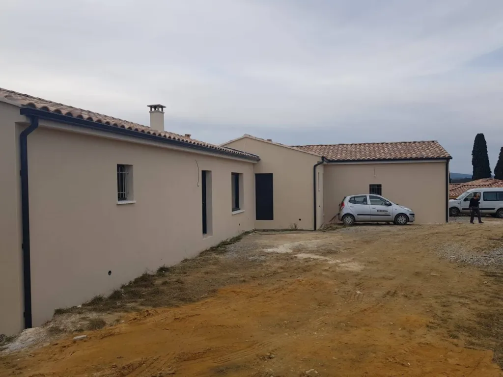 Gouttières ALUMINIUM de COULEUR forme CORNICHE à Carpentras dans le Vaucluse | Devis GRATUIT et RAPIDE