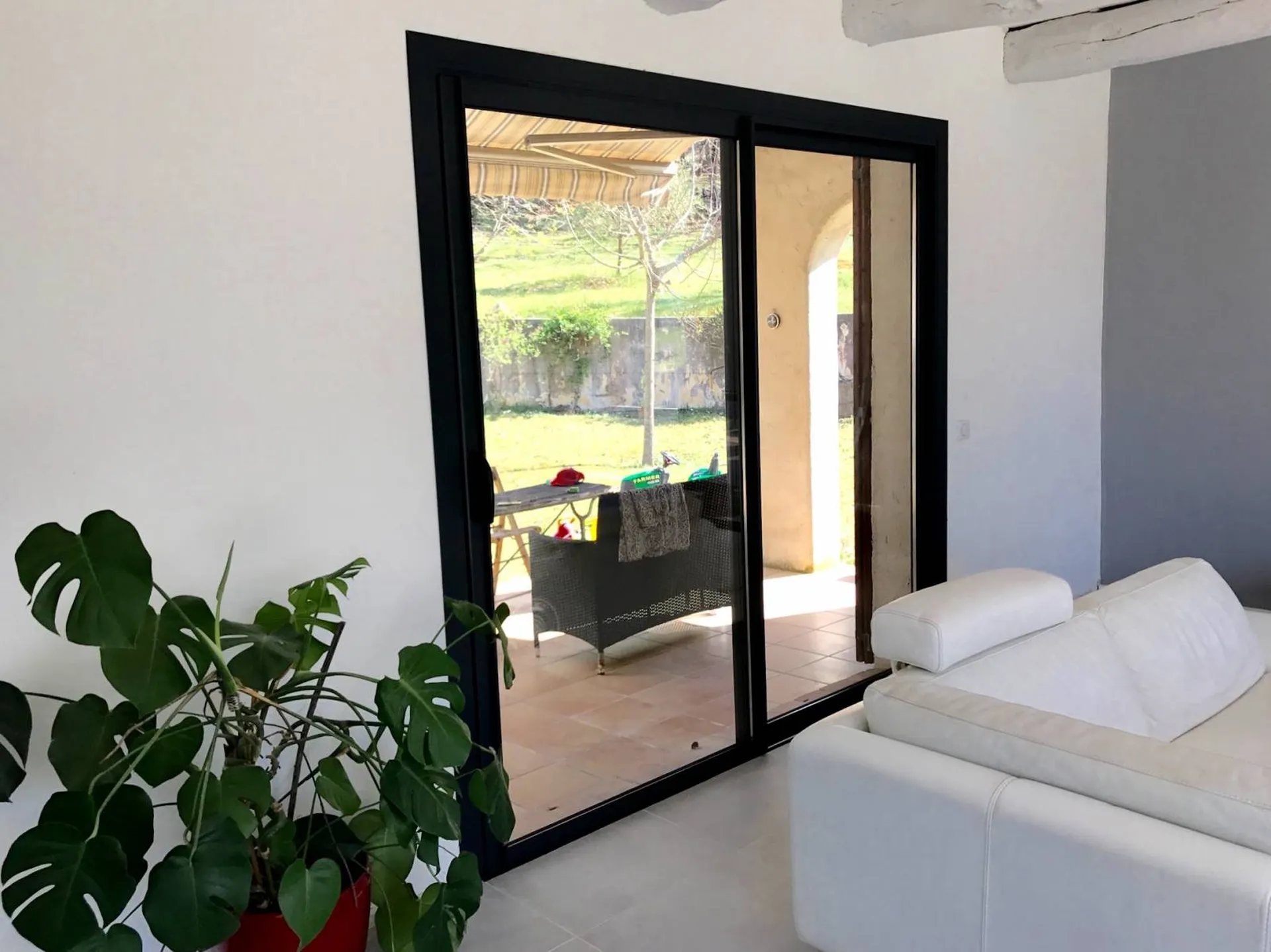 Baie vitrée en Aluminium double vitrage à Venelles