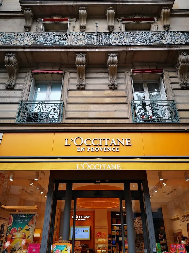 Fabrication et pose d'enseigne lumineuse led à Paris et en Ile de France