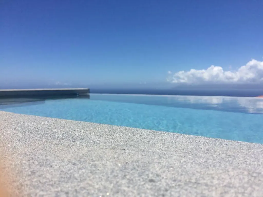 BETON CIRE PISCINE- TAHITI POLYNÉSIE FRANCAISE