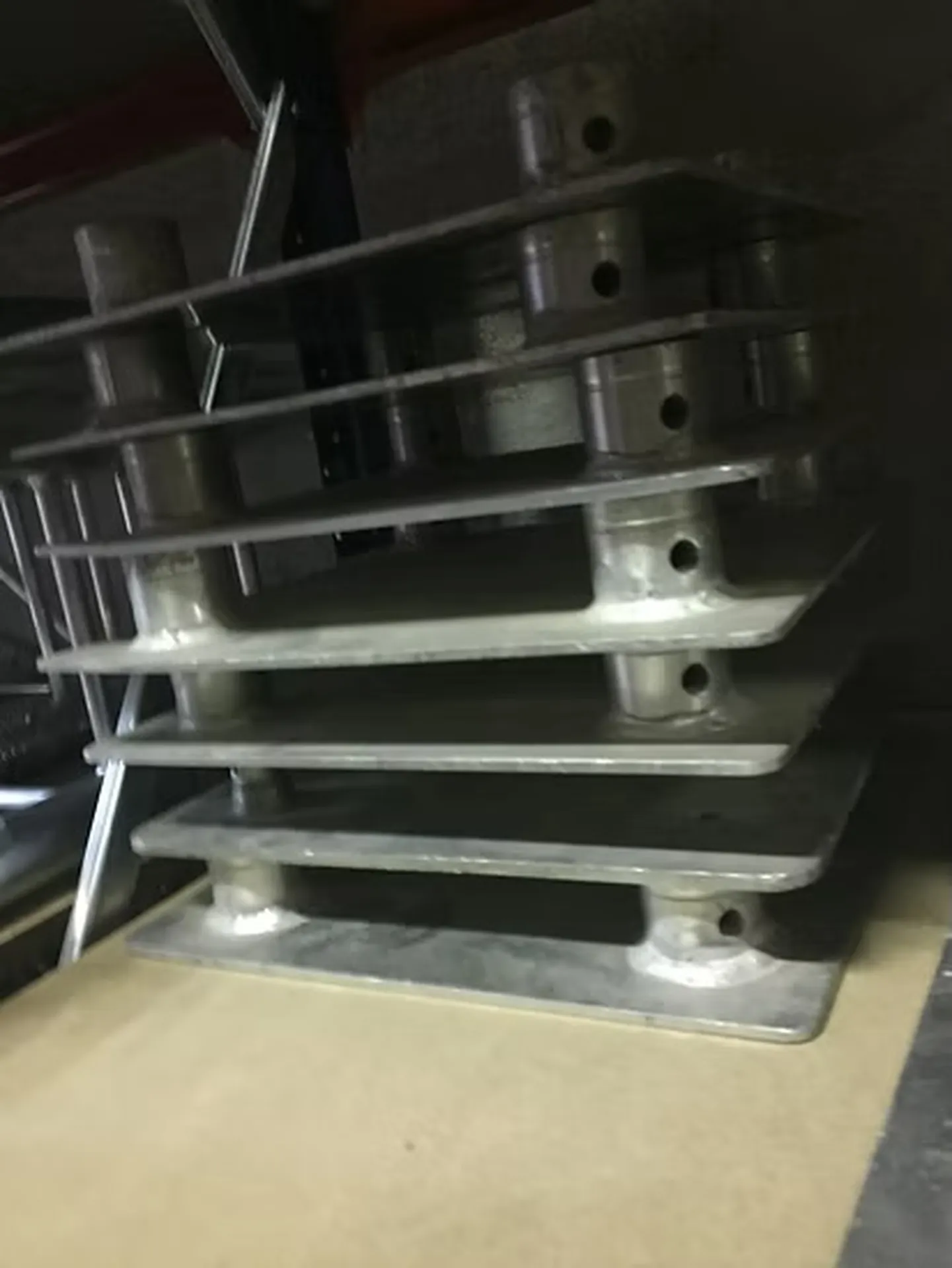 PLAQUE TOTEM POUR QUATRO 290