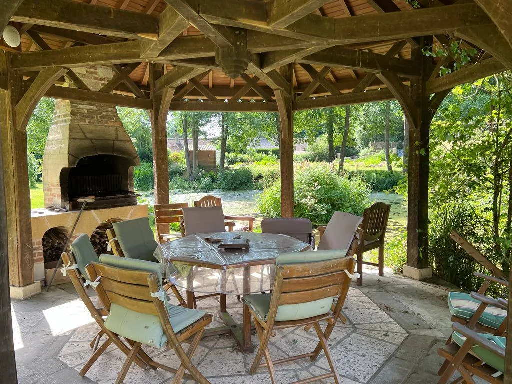 A vendre maison normande de 228 m² édifiée sur un terrain de 10 360 m² sur la commune de ST GERMAIN DE PASQUIER 27370