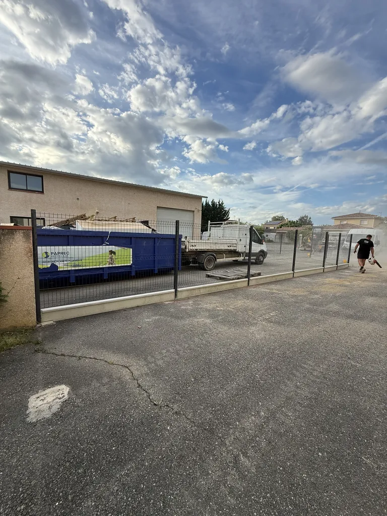 Installation de 49 mètres linéaires de clôture rigide occultante à Cugnaux près de Toulouse pour sécuriser et préserver l’intimité