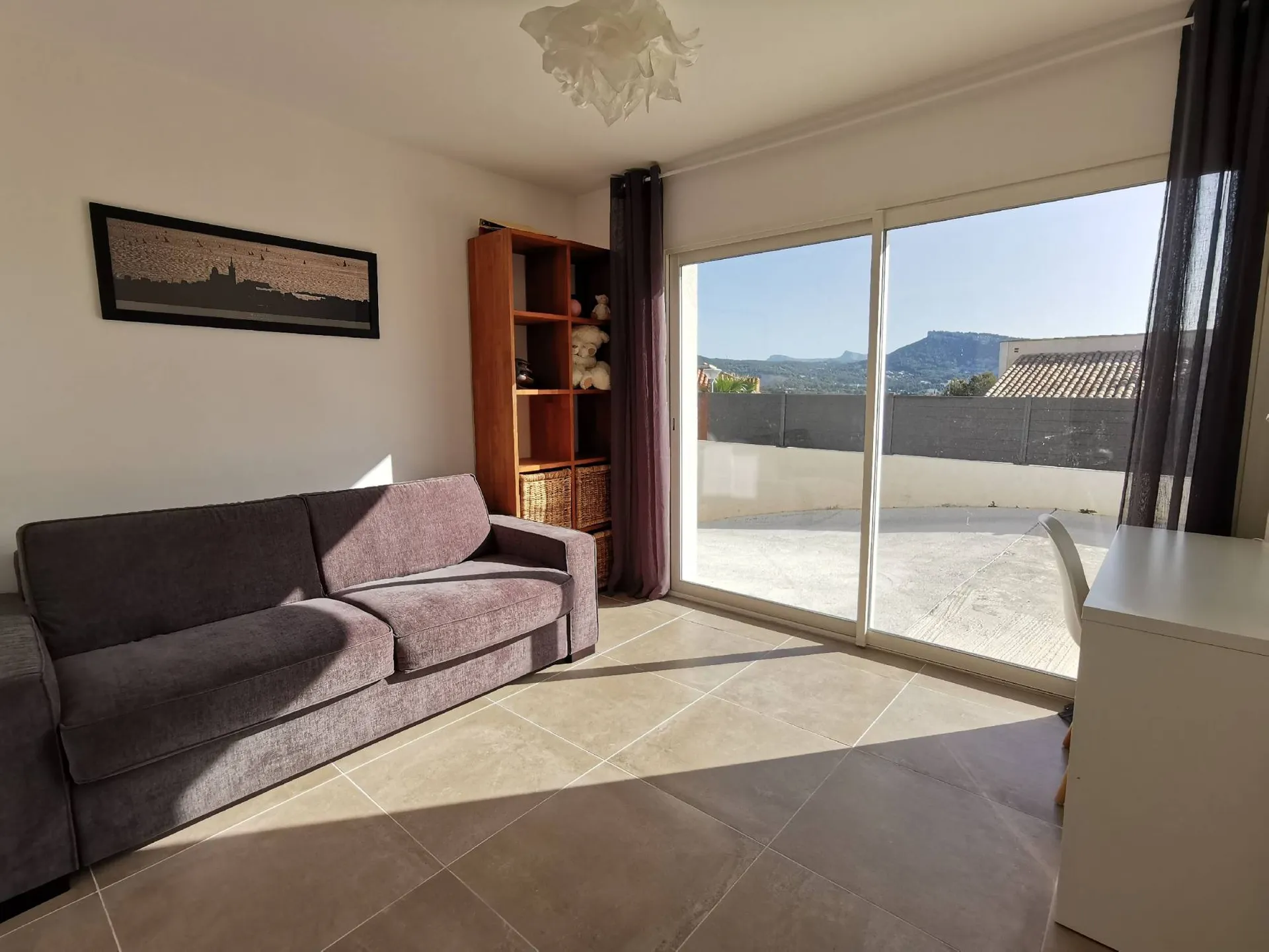 Cassis sur les hauteurs, au calme, belle maison moderne avec piscine et vue mer et Cap Canaille