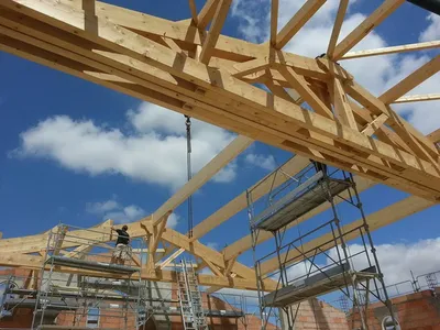 Fabrication de charpente traditionnelle sur mesure pour maisons et rénovations à Toulouse