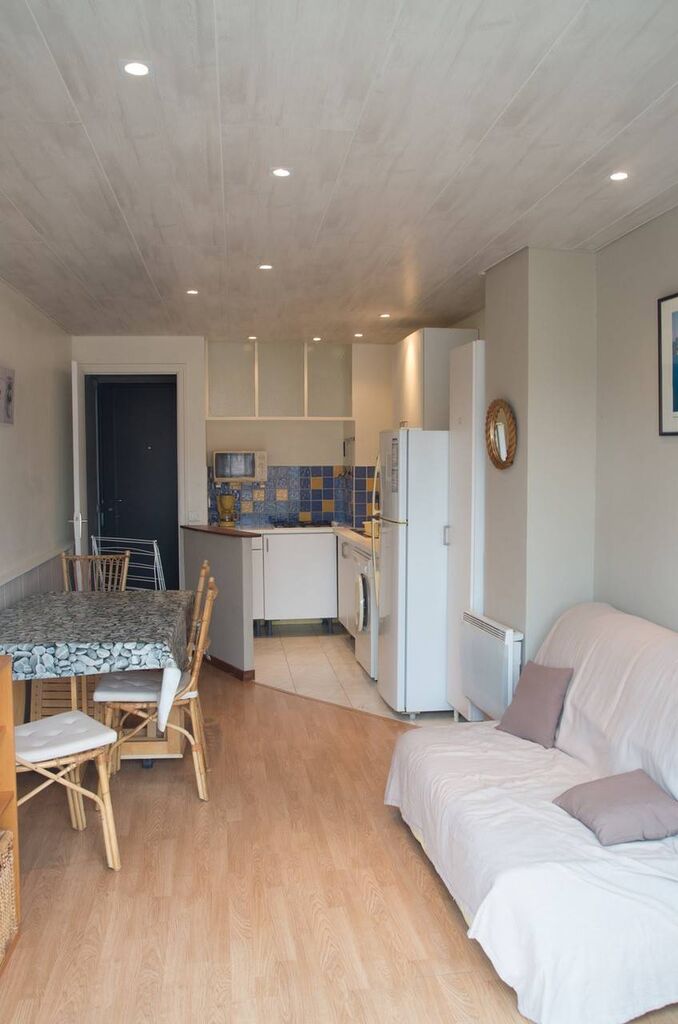 Appartement T2 Cassis dans petit immeuble de l'hypercentre avec balcon vue dégagée 