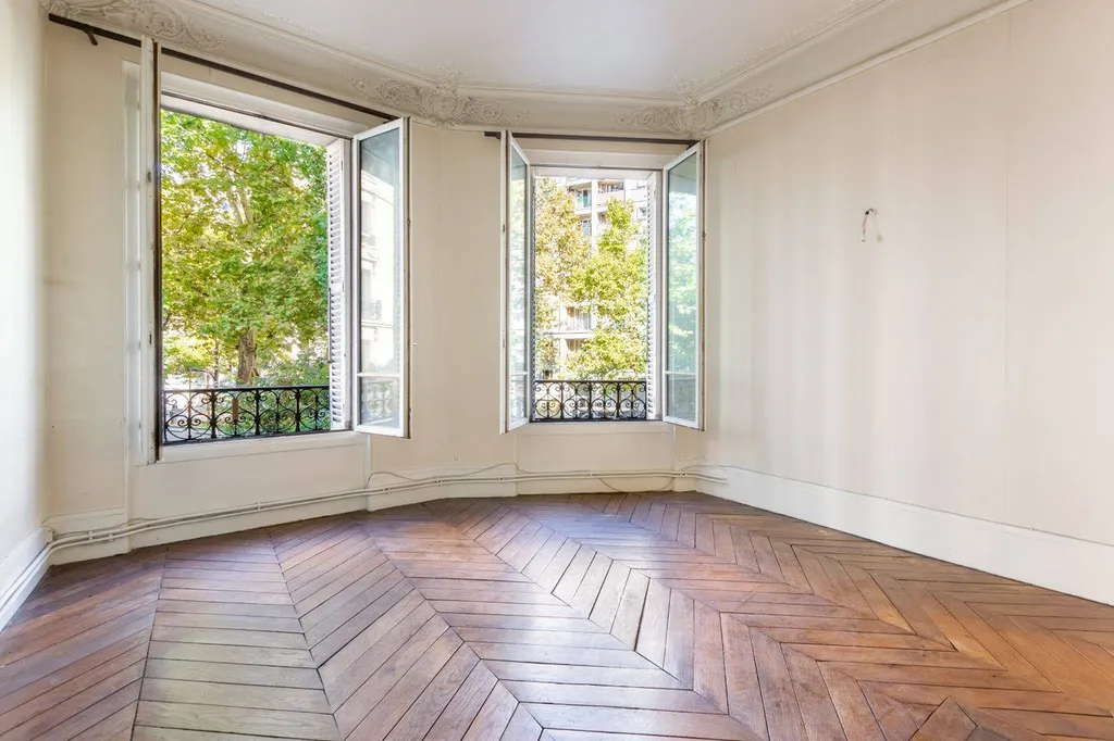 A Vendre 4 pièces Haussmannien  Avenue Daumesnil Paris 75012