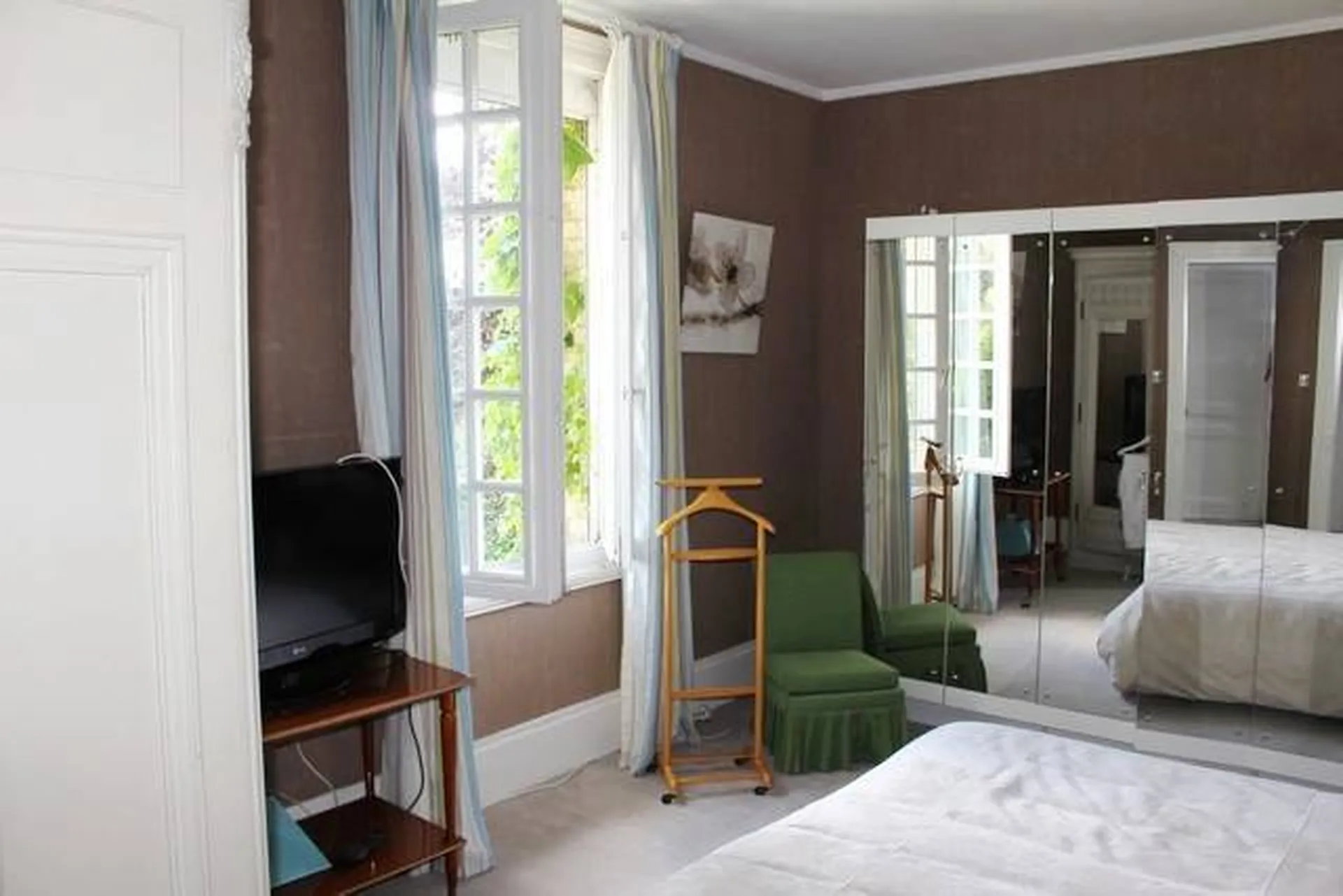 A vendre authentique demeure de caractère et son terrain arboré d’environ 3 535 m² en Normandie 14