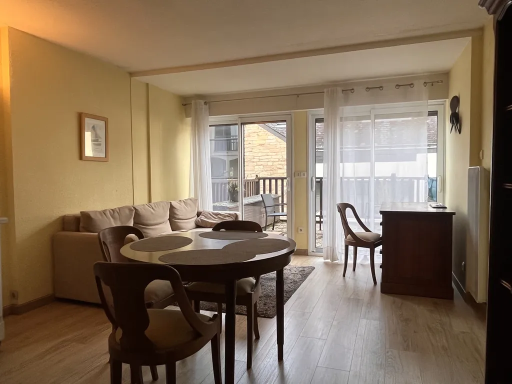 2586 - Appartement avec terrasse à deux pas des quais
