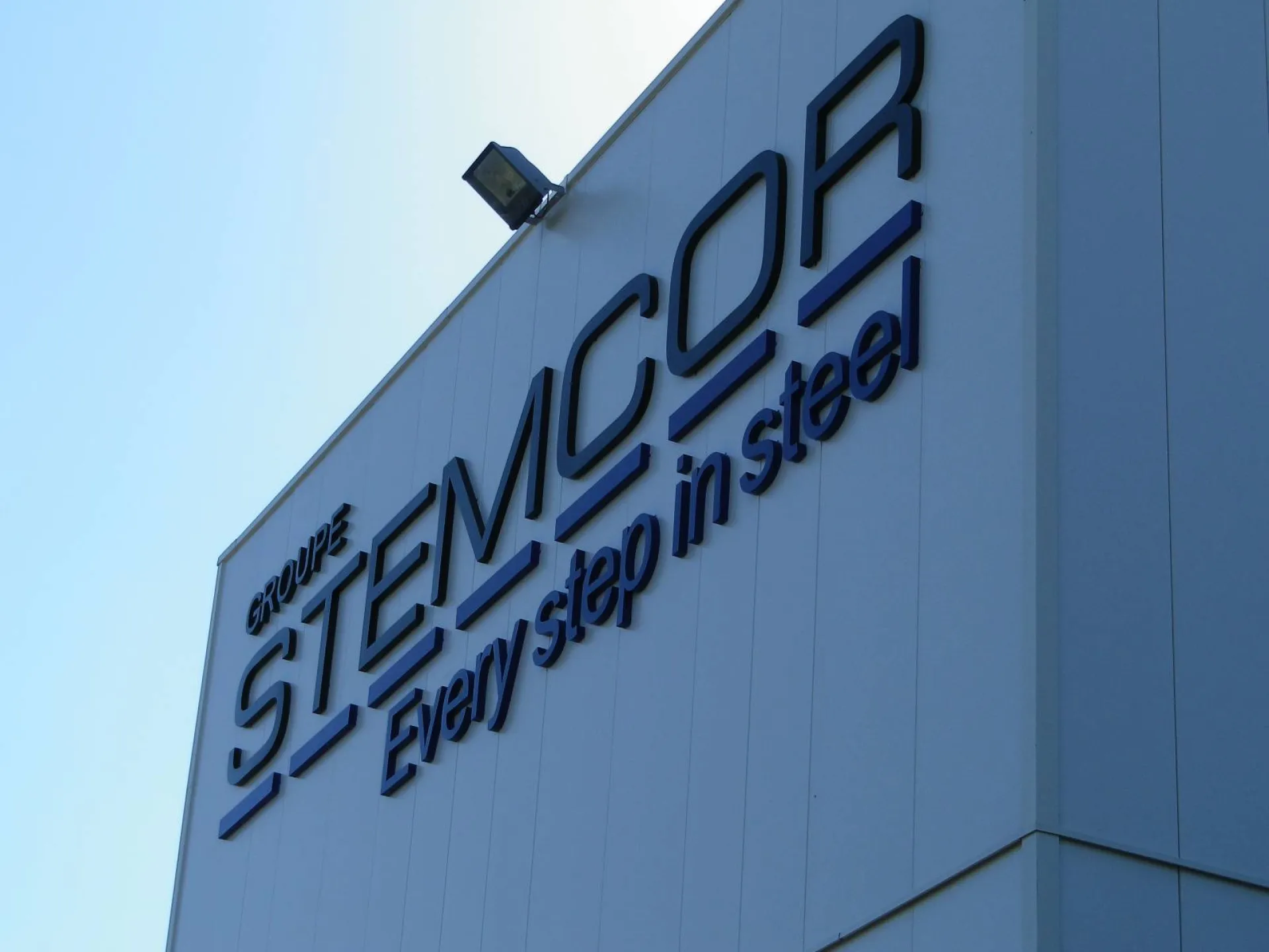 Enseigne Lettres reliefs Stemcor exterieur Lyon