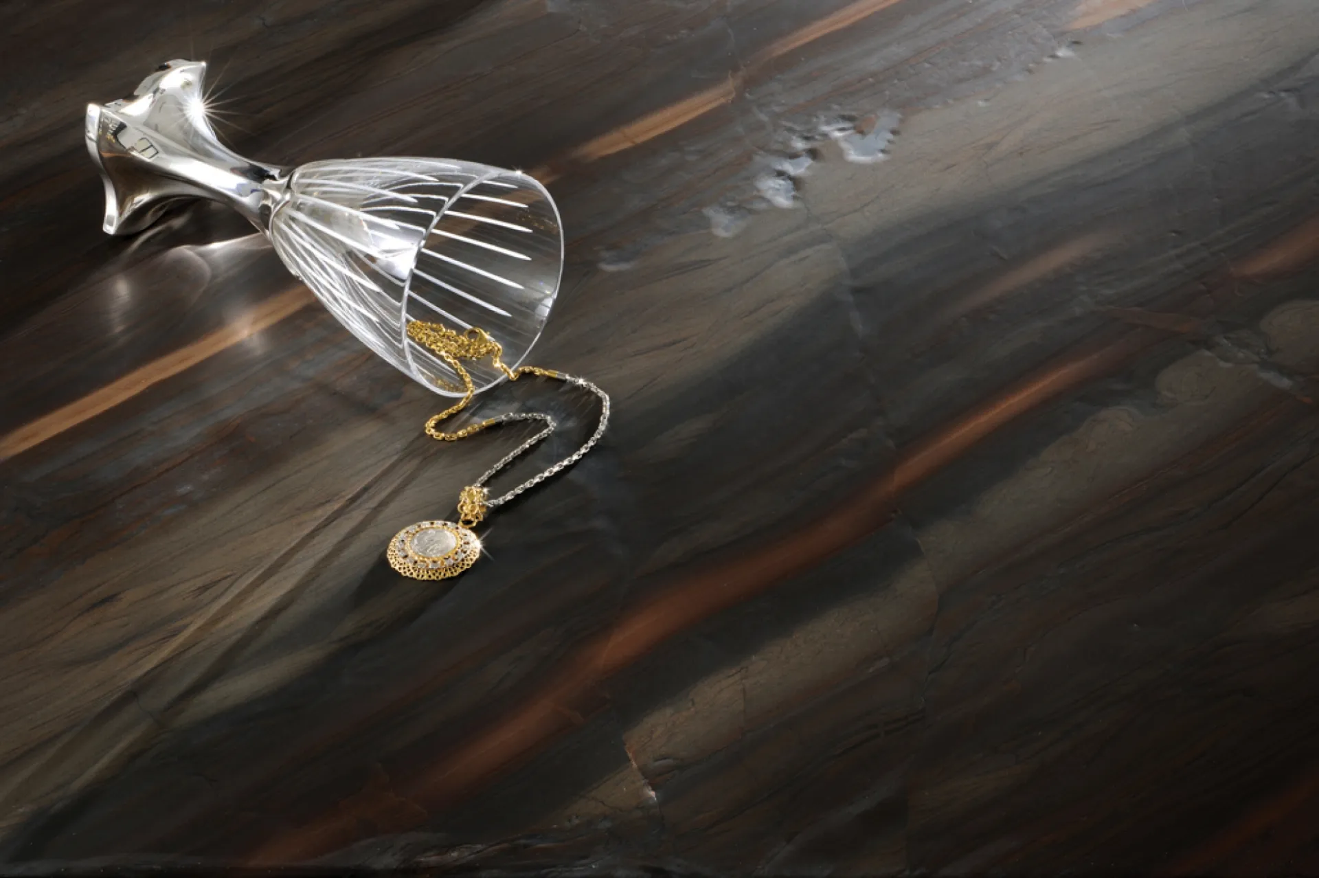 Elegant Brown Quartzite marron