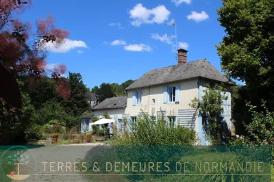 Cormeilles, propriété composée d'un ancien moulin, petite maison normande, atelier et bergerie, terrain d'environ 1.15 ha.