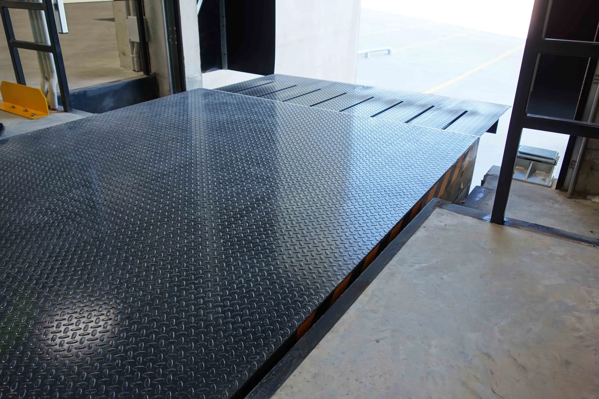 niveleur de quai à lèvre téléscopique pour quai de chargement