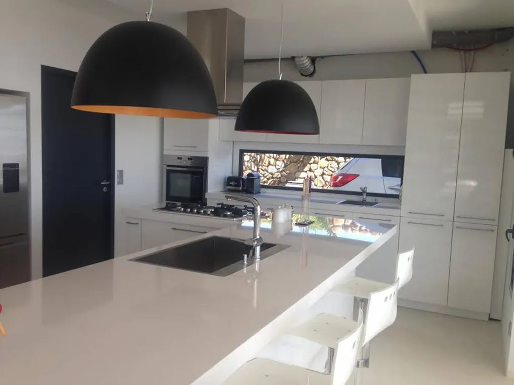 Cuisine en béton ciré blanc de TERRE DU MONDE