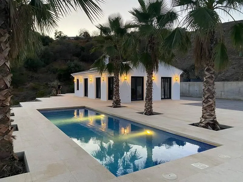 DALLAGE EXTERIEUR EN PIERRE ALBAMIEL