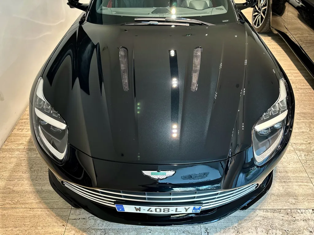 film plastique protection carrosserie film PPF Lyon traitement céramique DETAILING carosserie Aston Martin DB12 