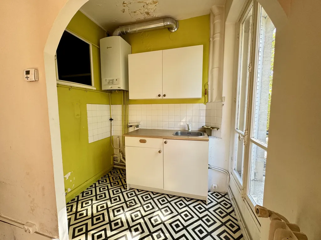 A Vendre 3 Pièces - 2 Chambres 50 m2 entièrement à rénover / Parc de La Villette 75019