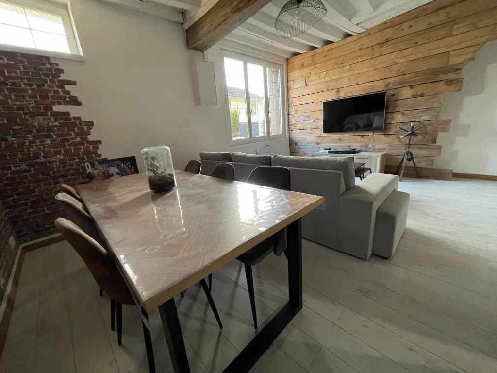 A saisir maison de 107 m²  sur un terrain de 288 m² commune de FRENEUSE 76410