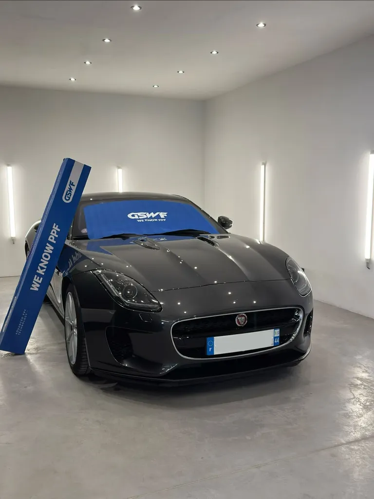 JAGUAR F-TYPE P300