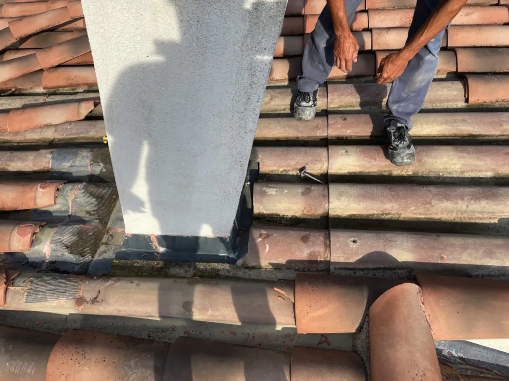 Réfection de tour de Cheminée en plomb d’une maison sur Istres 13800 près de Martigues