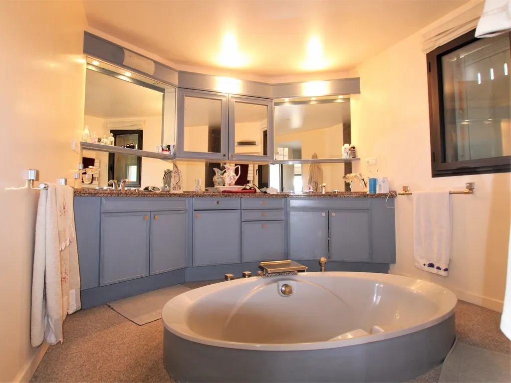 proche golf de Saumane-de-Vaucluse, maison provençale avec piscine    