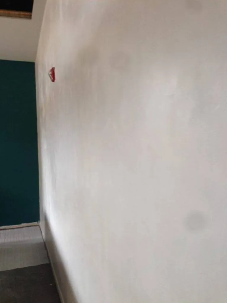 MURS EN TADELAKT-EN COURS TERRE DU MONDE A SANTA MONICA CALIFORNIE