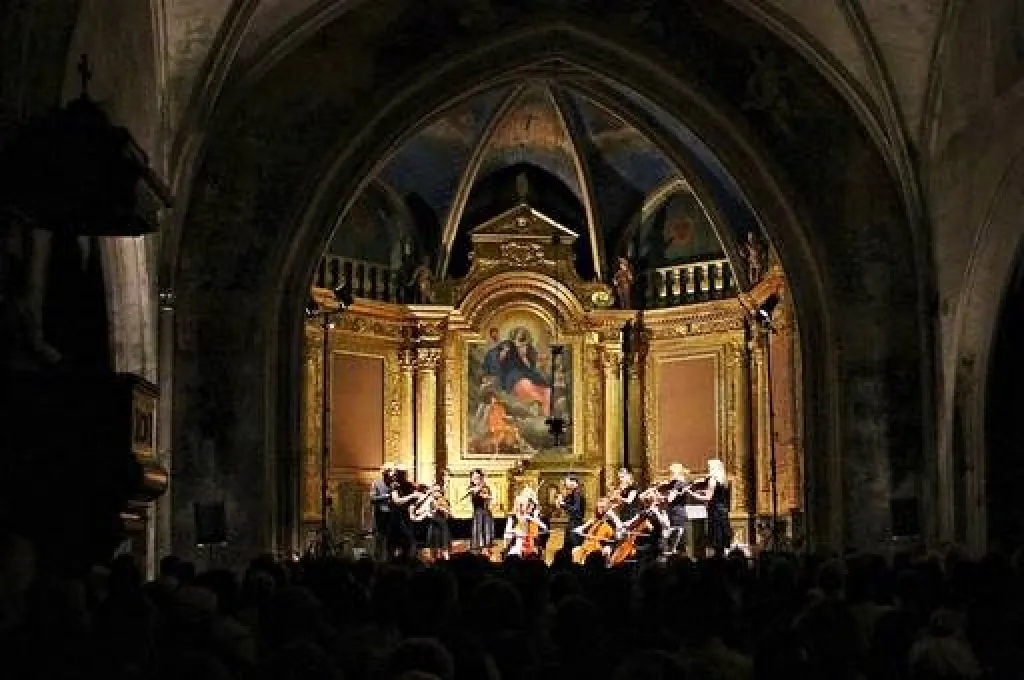 Concert des musicales du luberon dans le choeur de l'église de Menerbes