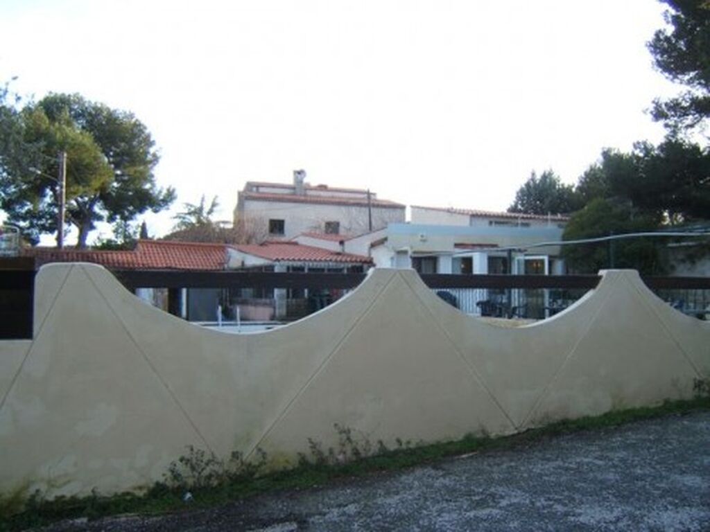 Vente murs commerciaux Roquefort La Bédoule avec piscine