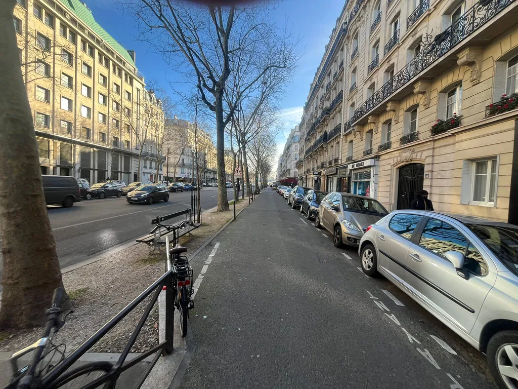 Cession de bail - Boutique 55 m², commerçant, Avenue Bosquet 75007 PARIS
