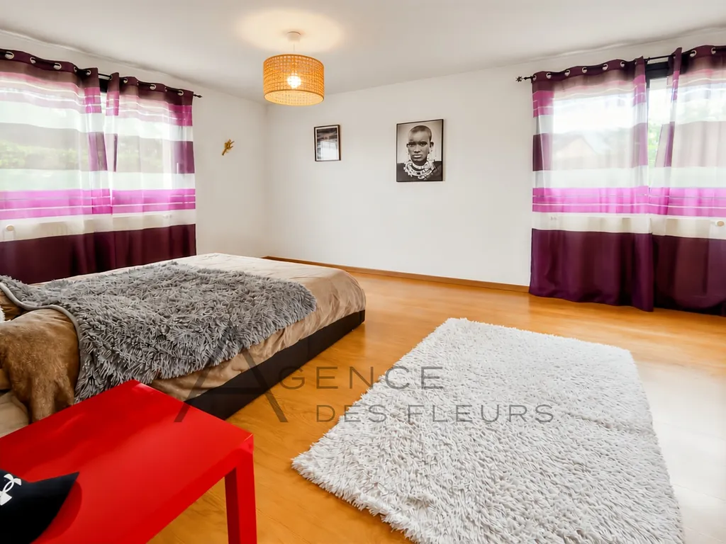 Maison familiale de 223 m² édifiée sur 649 m² de terrain sur la commune de ELBEUF 76500