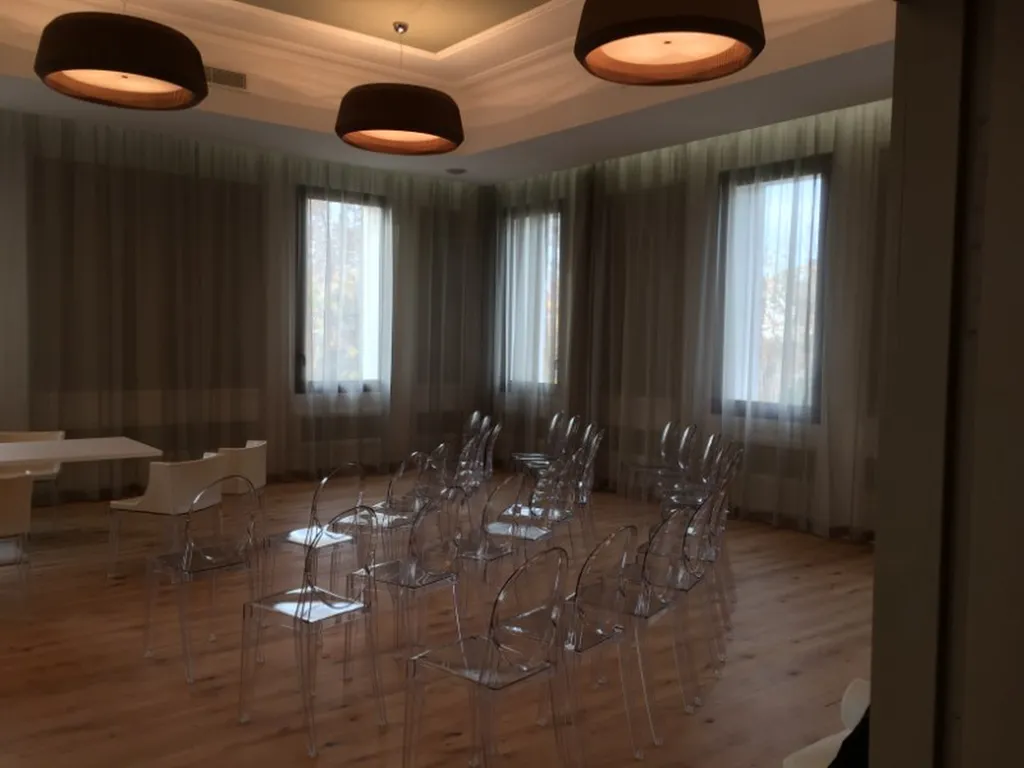 Aménagement de la salle des mariages de la Mairie de Vitrolles
